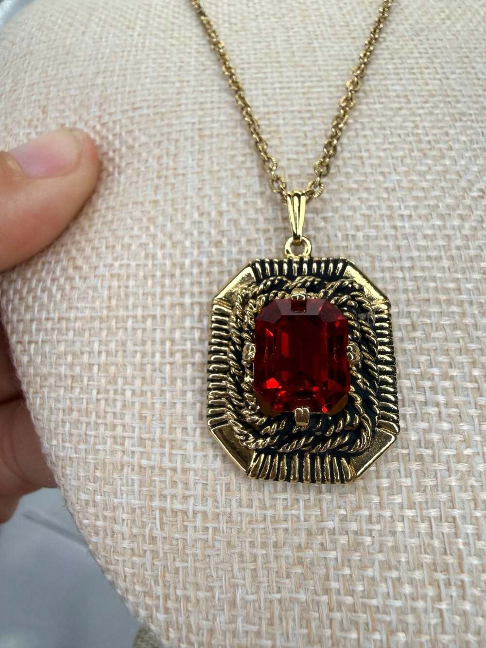Sarah Coventry Majorca Red Rhinestone 18 Inch Necklace